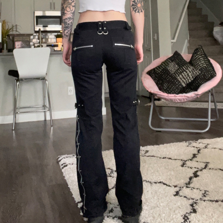 Nikita - Elegant cargo for the modern woman who wants to emphasise her style