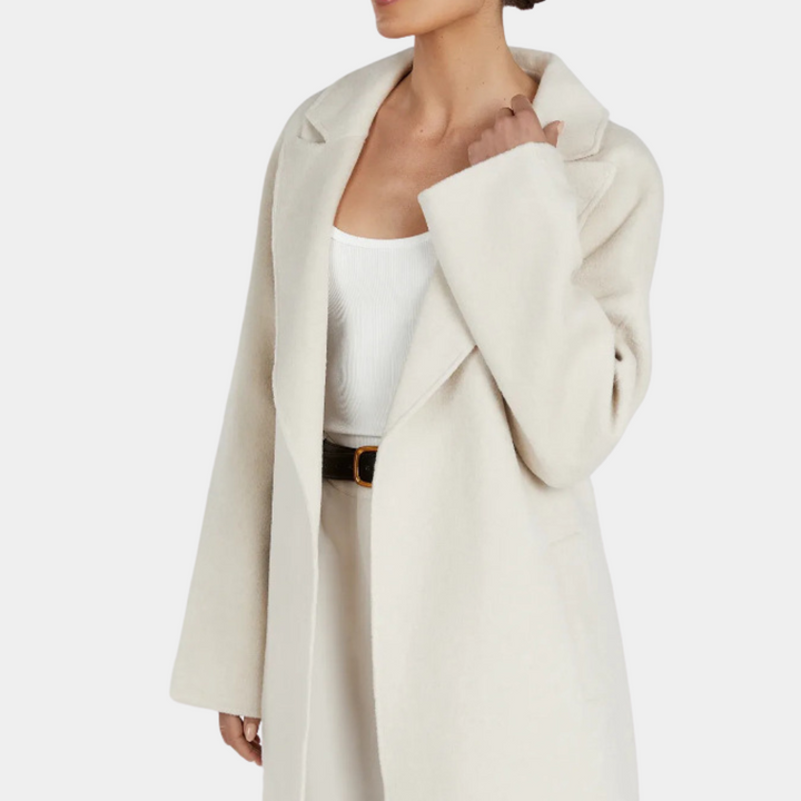 Elegant women's trench - the perfect complement to your classic wardrobe!