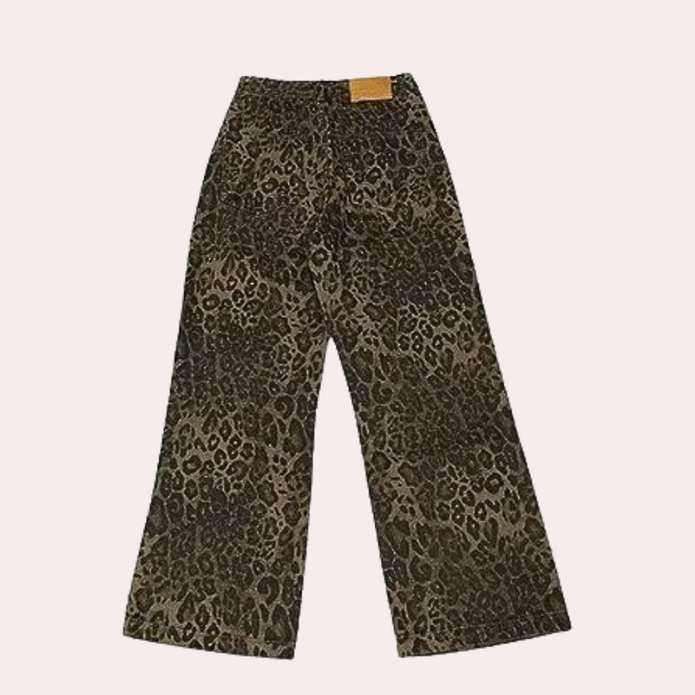 Xenobia - Stylish women's jeans with trendy leopard print