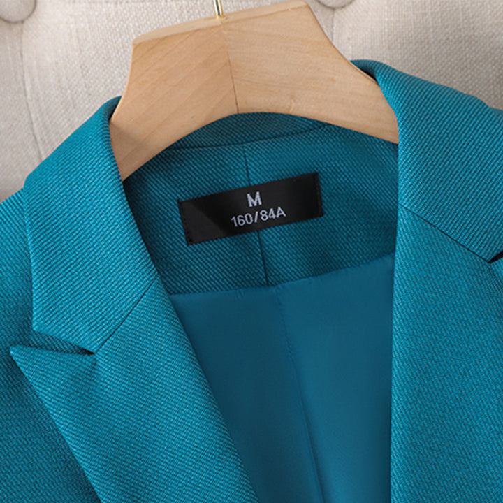 The stylish LAURA jacket and trouser set - the perfect choice for elegant women!