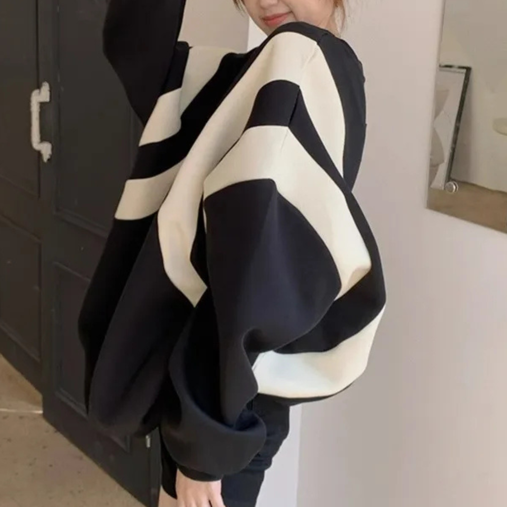 Stylish women's ELIANY sweatshirt: modern design in a comfortable, relaxed cut